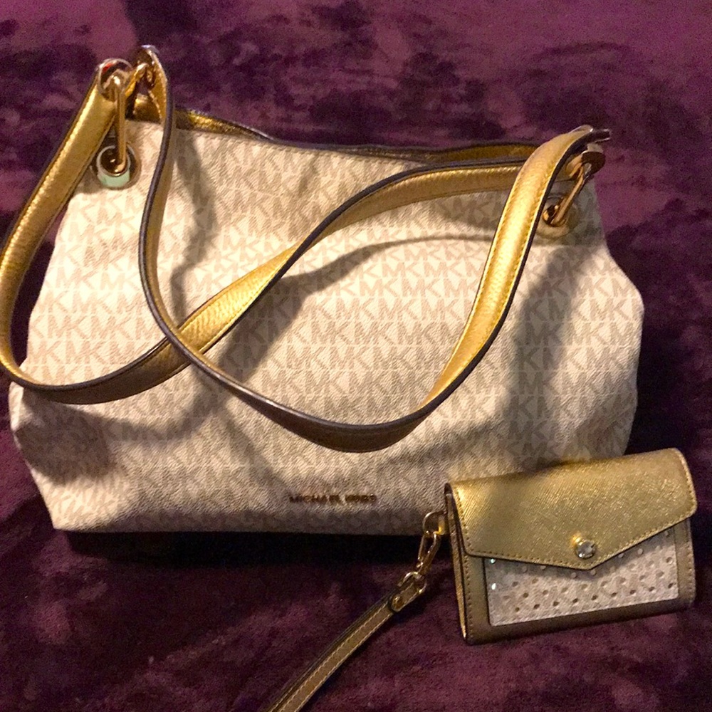 Michael Kors Shoulder Bag with matching wallet